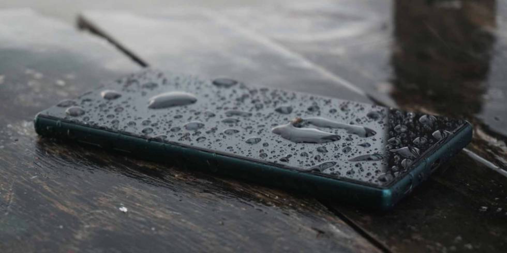 ¿Tu teléfono está mojado y no se enciende? Esto es lo que debes hacer