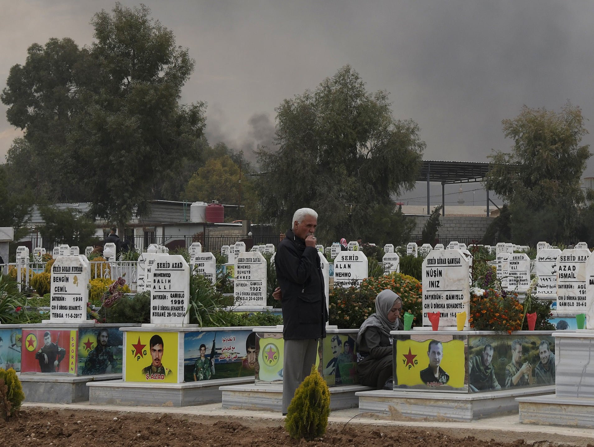 Cementerio de los caídos en la guerra al ISIS, en Qamishli, el 20 de marzo.