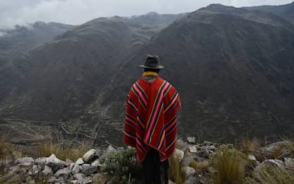 Un 'kallawaya' en la cordillera del Apolobamba (Bolivia).