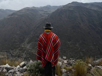 Un 'kallawaya' en la cordillera del Apolobamba (Bolivia).