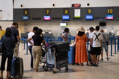 Mostradores de Ryanair en el aeropuerto de Sevilla.