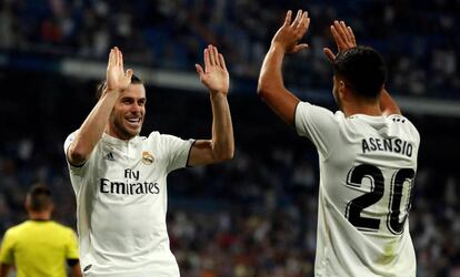 Bale y Asensio celebran el segundo gol.