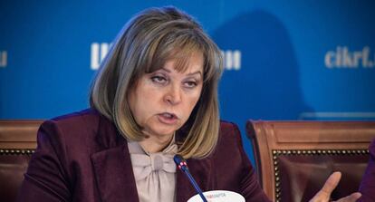 La jefa de la Comisión Electoral Central de Rusia, Ella Pamfílova, este lunes en Moscú.