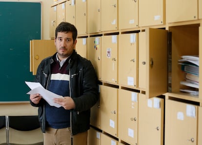 Pablo Colinas, profesor de Geografía e Historia sordo del instituto Pedro Duque (Leganés).