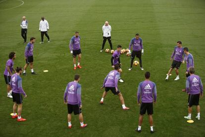 Los jugadores del Madrid entrenando en Valdebebas.