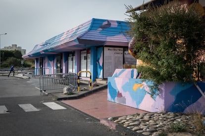 El McDonald's del barrio de Saint Barthelemie, de Marsella, transformado en centro social y de distribución alimentaria. 