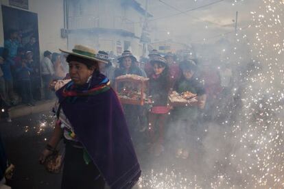 Una procesión en el carnaval de Totoras.