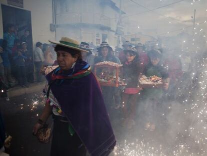 Una procesi&oacute;n en el carnaval de Totoras. 