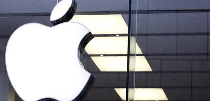 Logo de Apple en las oficinas de Munich, en Alemania.