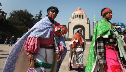 Indígenas rarámui en la 'caravana del hambre' en México DF en enero