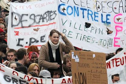 Las emisoras de radio calculan que han sido más de un millón de manifestantes en toda Francia. A falta de los datos oficiales de la manifestación de París, la más numerosa, el Ministerio del Interior ha contabilizado a 878.000 manifestantes fuera de la capital. Se trata de la movilización más multitudinaria de Francia desde las protestas que en diciembre de 1995 obligaron al entonces primer ministro Alain Juppé a retirar su proyecto de reforma de las pensiones.