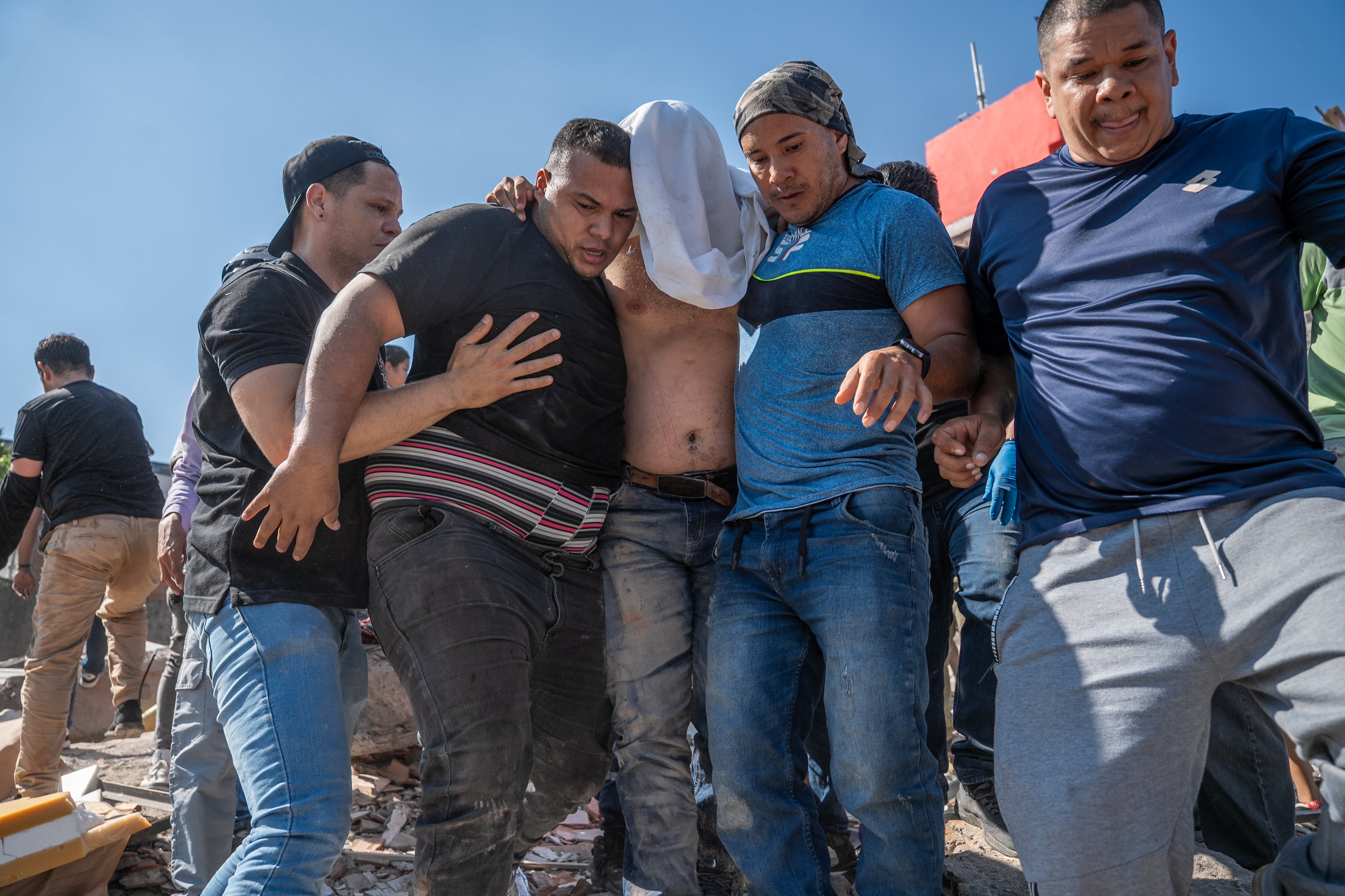Más de un centenar de muertos tras un terremoto de 7,4 en Colombia