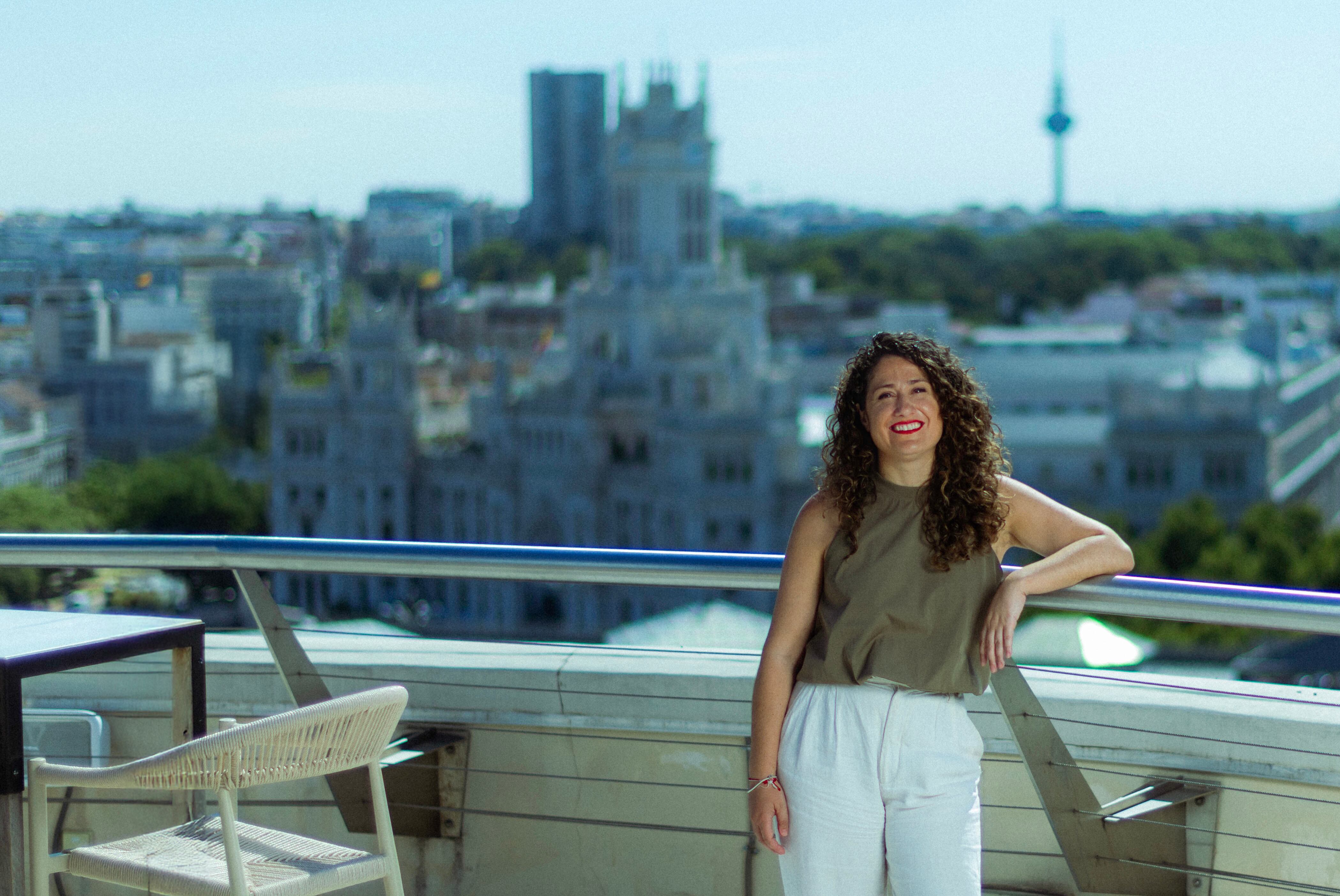 Enma López, candidata del PSOE a la alcaldía de Madrid, en la terraza del Círculo de Bellas Artes el 12 de julio de 2026. 