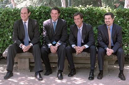 Firma del Pacto para la Reforma de la Justicia entre el PP y el PSOE, el 31 de mayo de 2001 en el palacio de la Moncloa. De izquierda a derecha: Ignacio Astarloa,  José María Michavila, Juan Fernando López Aguilar y Javier Barrero.