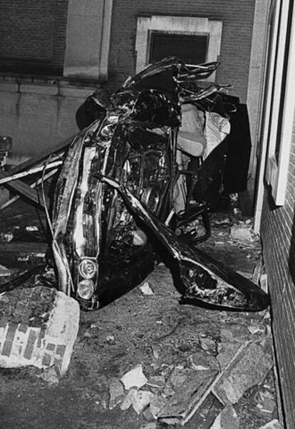Madrid, 20 de diciembre de 1973. La onda explosiva eleva el coche en que viaja el presidente del Gobierno, Luis Carrero Blanco, por encima del tejado de la residencia anexa a la iglesia de los jesuitas, en la calle Serrano, donde acaba de asistir a misa, y cae a la terraza interior.