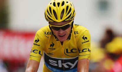 Chris Froome, tras cruzar la meta del Alpe D'Huez.