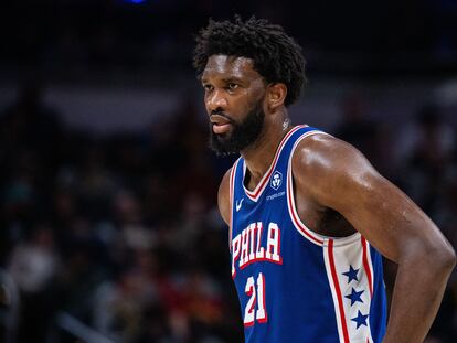 El pívot camerunés, Joel Embiid, durante el partido frente a los Golden State Warriors, el pasado martes en San Francisco.