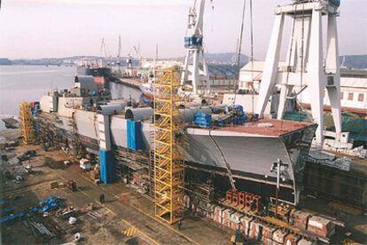 Los astilleros militares como el de Ferrol han pasado a formar parte de la nueva empresa, Navantia.