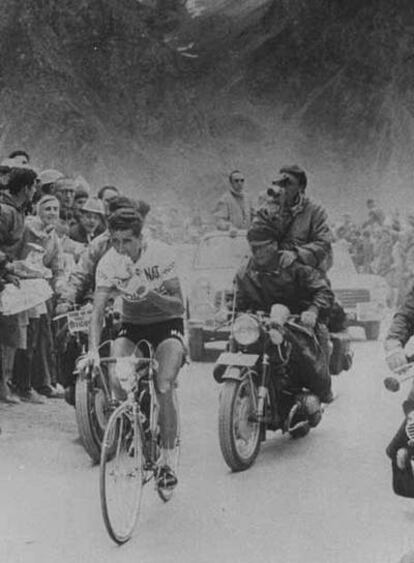 Bahamontes sube el Tourmalet en 1962.