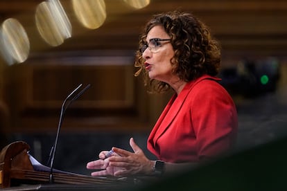 La ministra de Hacienda, María Jesús Montero, interviene este miércoles en el pleno del Congreso de los Diputados.