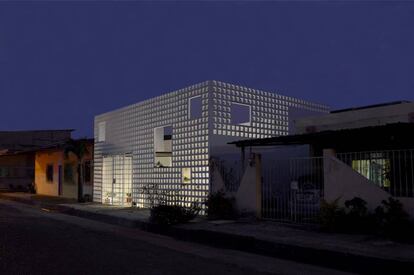 Vivienda proyectada por el estudio Natura Futura en Babahoyo (Ecuador). 