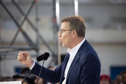 Alberto Nuñez Feijóo, candidato del PP a las elecciones generales, durante su intervención en el mitin de fin de campaña celebrado en A Coruña.