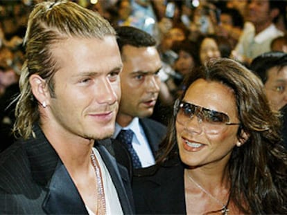 David Beckham y su esposa, Victoria, a su llegada, días atrás, a Japón.