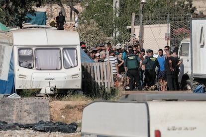 Desalojo del asentamiento chabolista de Can Rova, ubicado en Ibiza, este 31 de julio.