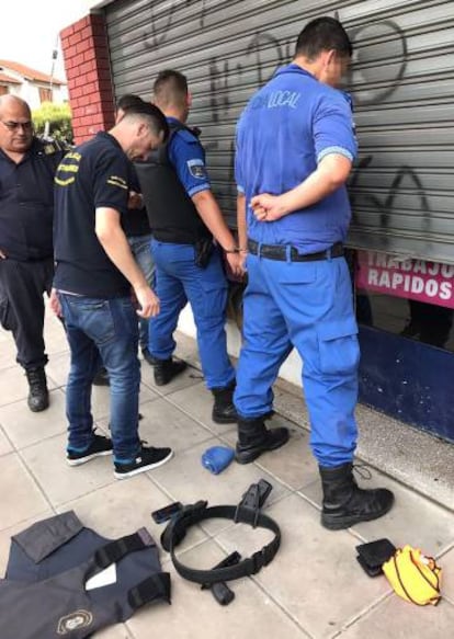 Detención de policías acusados de secuestros en La Matanza, provincia de Buenos Aires.