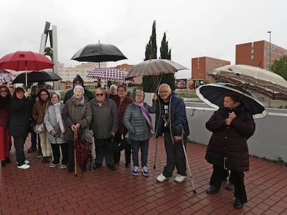 Afectados por la venta de pisos del Plan Permuta de Alcorcón el pasado jueves 18 de abril.