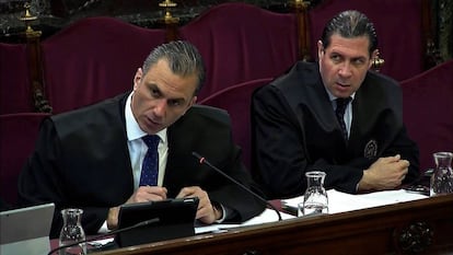 Javier Ortega Smith (l) and Pedro Fernández (r), during the ongoing Supreme Court trial of the pro-Catalan independence leaders.