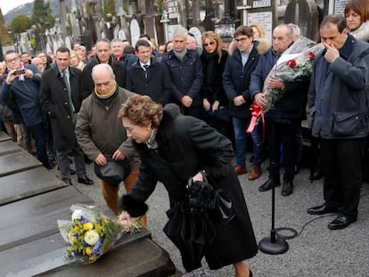 La viuda de Fernando Mugica, hist&oacute;rico militante asesinado por ETA hace 22 a&ntilde;os, durante el homenaje del PSE-EE.