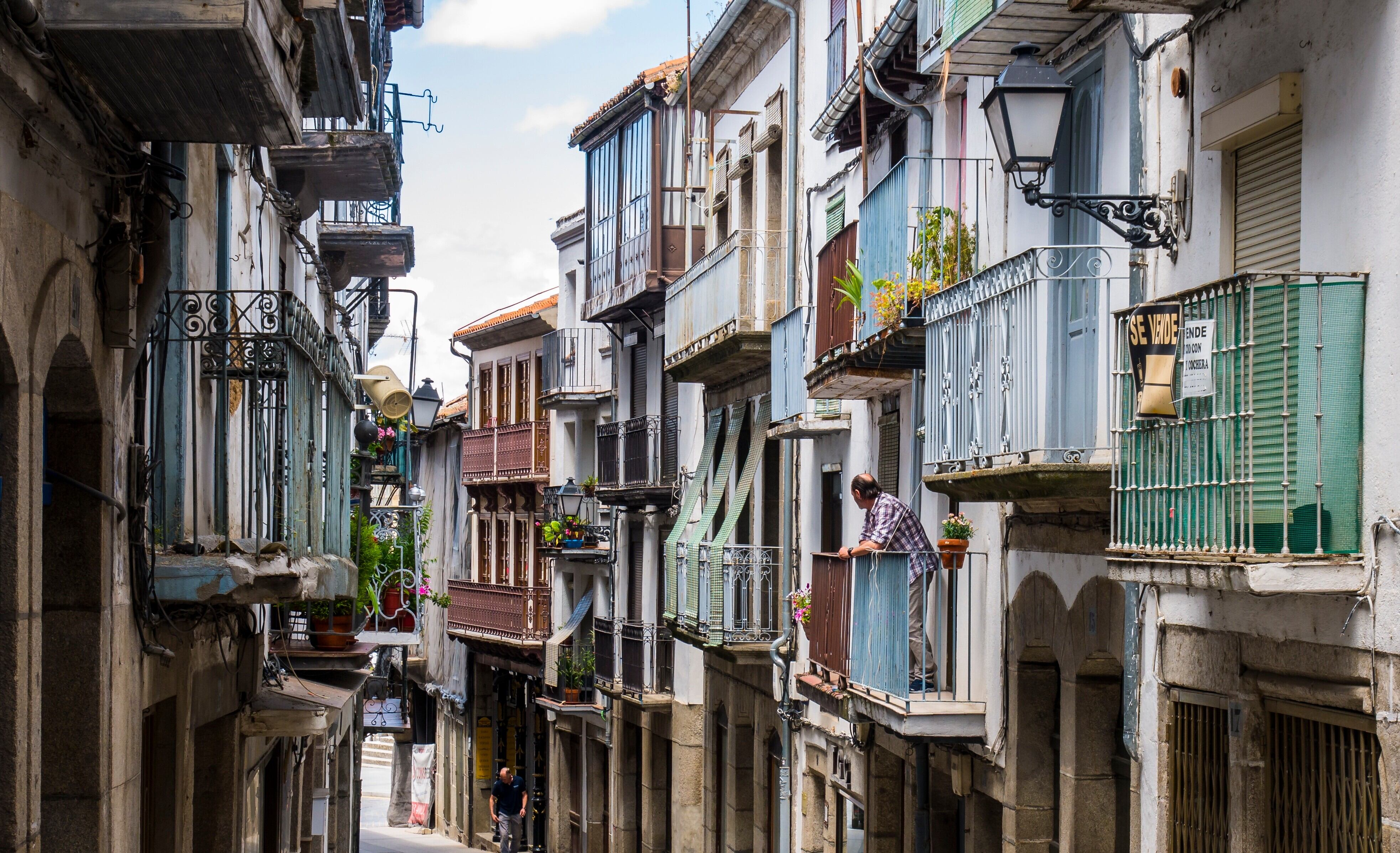 Vista de una calle típica en el centro histórico de Béjar. 