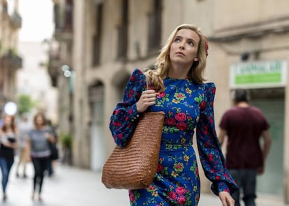 Villanelle (Jodie Comer), caminando por el Borne en Barcelona. |