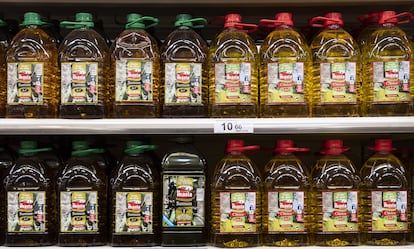 Botellas de aceite de oliva La Masía, marca propiedad de Ybarra.