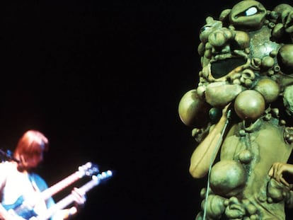Peter Gabriel, en el escenario con Genesis