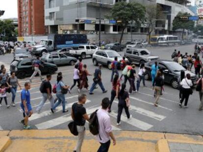 El apagón afecta a Caracas y a la mayoría de Estados. Las autoridades lo achacan a un  ataque electromagnético 