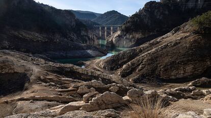 Cauce seco del río Cardener, en Lleida, a principios de febrero.