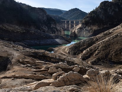 Cauce seco del río Cardener, en Lleida, a principios de febrero.