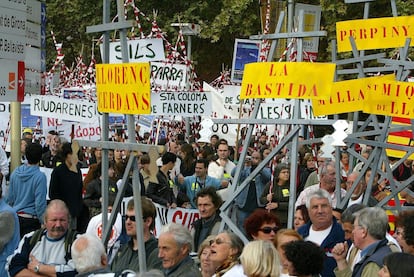 Manifestación contra la línea de muy alta tensión en Girona en 2006.