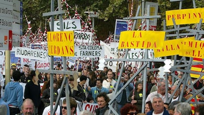 Manifestación contra la línea de muy alta tensión en Girona en 2006.