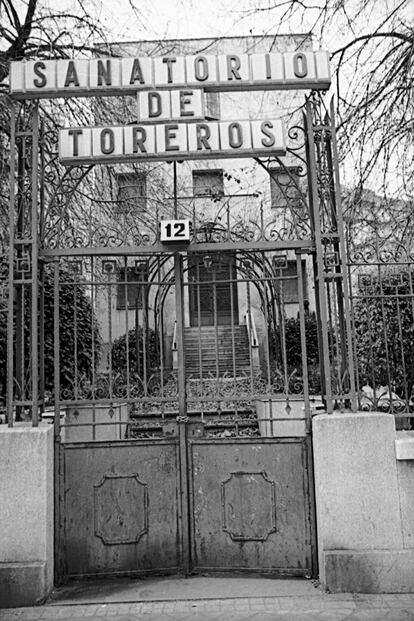 El 22 de septiembre de 1927 se inauguró el Sanatorio de Toreros de Madrid en la calle Sancho Dávila, y cerró sus puertas en 1979.