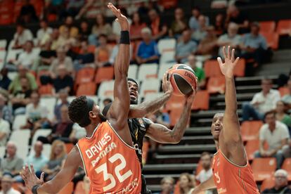 Partido entre el Valencia Basket y el Maccabi de Tel Aviv, encuentro de la Euroliga.