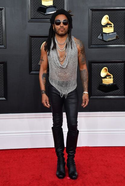 Lenny Kravitz, uno de los presentadores de la gala, eligió un top de malla de Natalia Fedner, la diseñadora ucraniana que también ha creado el vestido que Rosalía luce en 'La Fama'