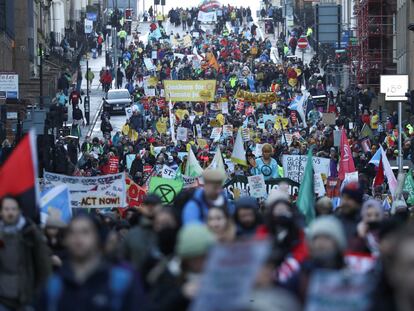 Protesta contra la falta de medidas frente al cambio climático en Glasgow, Escocia, durante la COP26.