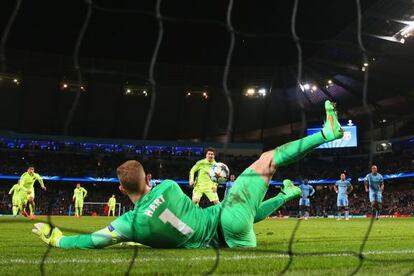 Hart desv&iacute;a el penalti de Messi, el pasado martes en el Etihad.