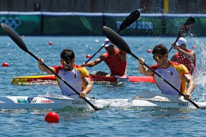 Paco Cubelos (I) e Iñigo Peña en las semifinales del K2-200.