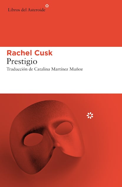 Qué difícil debe ser escribir así. Contar desde el silencio todo el ruido de alrededor. Es lo que hace la canadiense Rachael Cusk en su formidable novela 'Prestigio' a través de la escritora Faye, protagonista también de las dos anteriores e independientes entregas de su trilogía, 'A contraluz' y 'Tránsito'. La cháchara de tu compañero de asiento del avión, las mezquindades del mundillo literario, la quejumbrosa pasividad de un padre ante un hijo teleadicto… Todo parece transcurrir en la mente de la escritora, que es la autora y su personaje, en una narrativa que rompe moldes sin perderse en formalismos estériles. - 'Prestigio'. Rachel Cusk. Traducción de Catalina Martínez Muñoz. Libros del Asteroide.