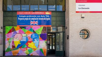 Fachada del colegio La Zarzuela de Torrejón de Ardoz, uno de los 700 centros preferentes con aula TEA.