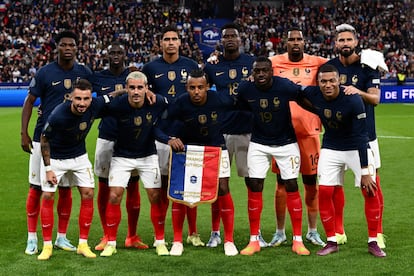 El equipo de Francia posa antes de un partido.